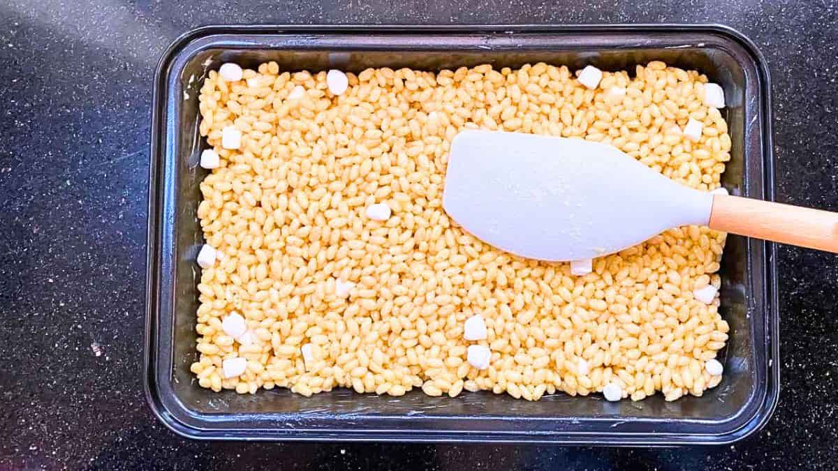 A tray of puffed rice krispies with marshmallows.