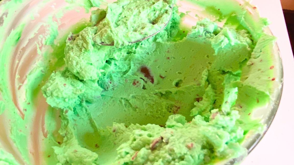 Green cream in a glass bowl.