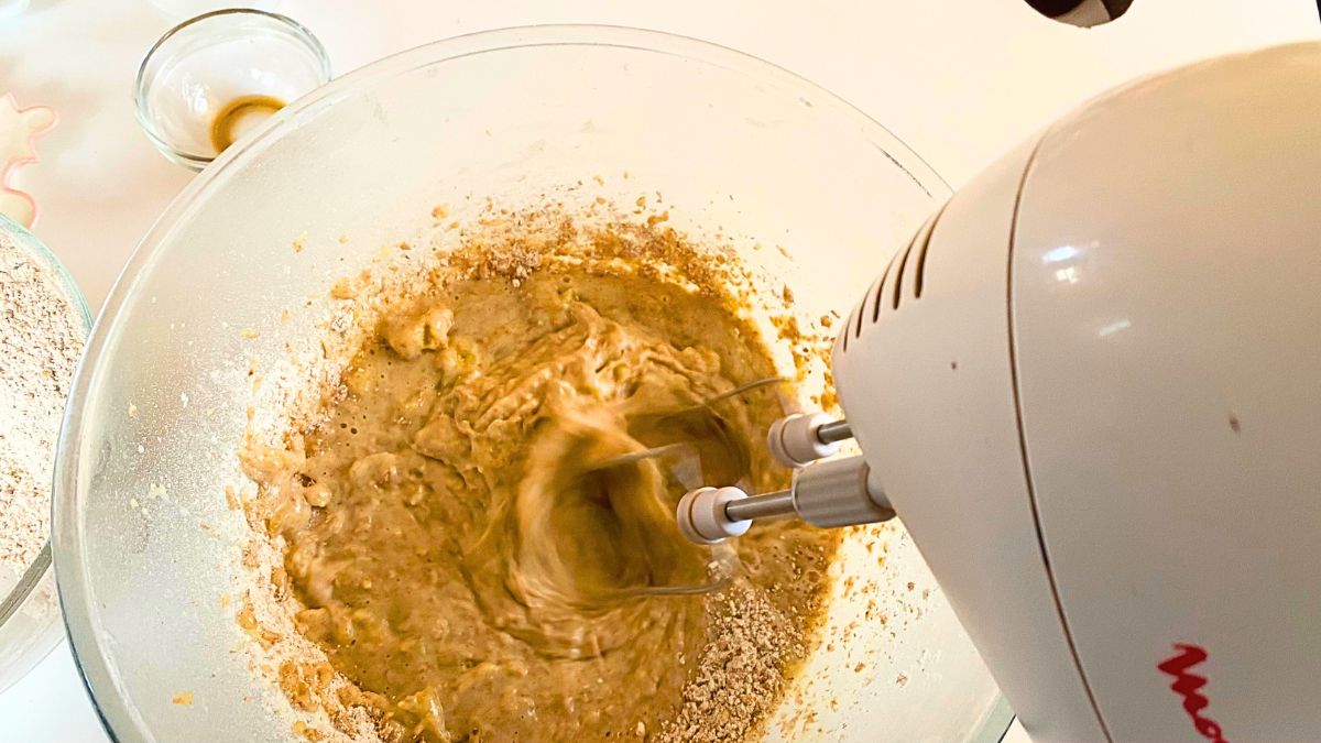 Am electric mixer mixing pancake mix in a bowl.
