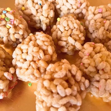 A close up of mini rice krispies.